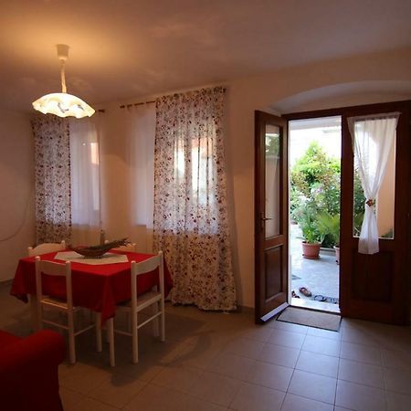 מאלי לוסיניי App With A Lovely Patio מראה חיצוני תמונה