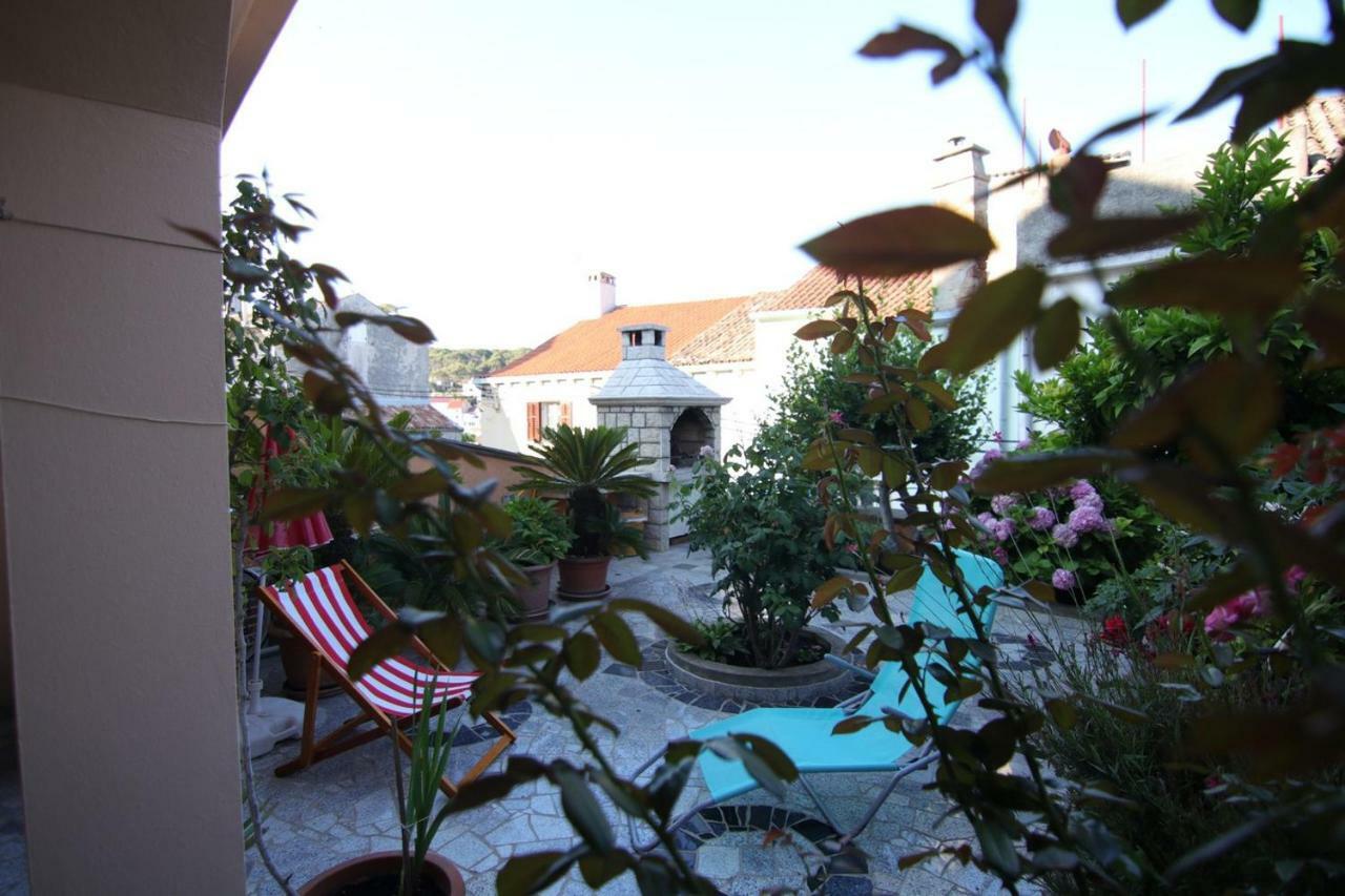 מאלי לוסיניי App With A Lovely Patio מראה חיצוני תמונה