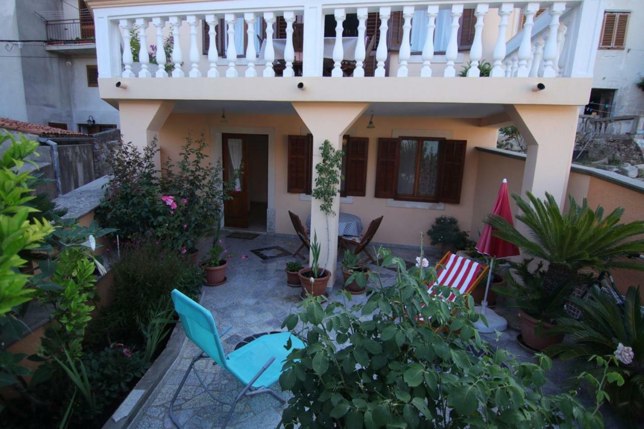 מאלי לוסיניי App With A Lovely Patio מראה חיצוני תמונה