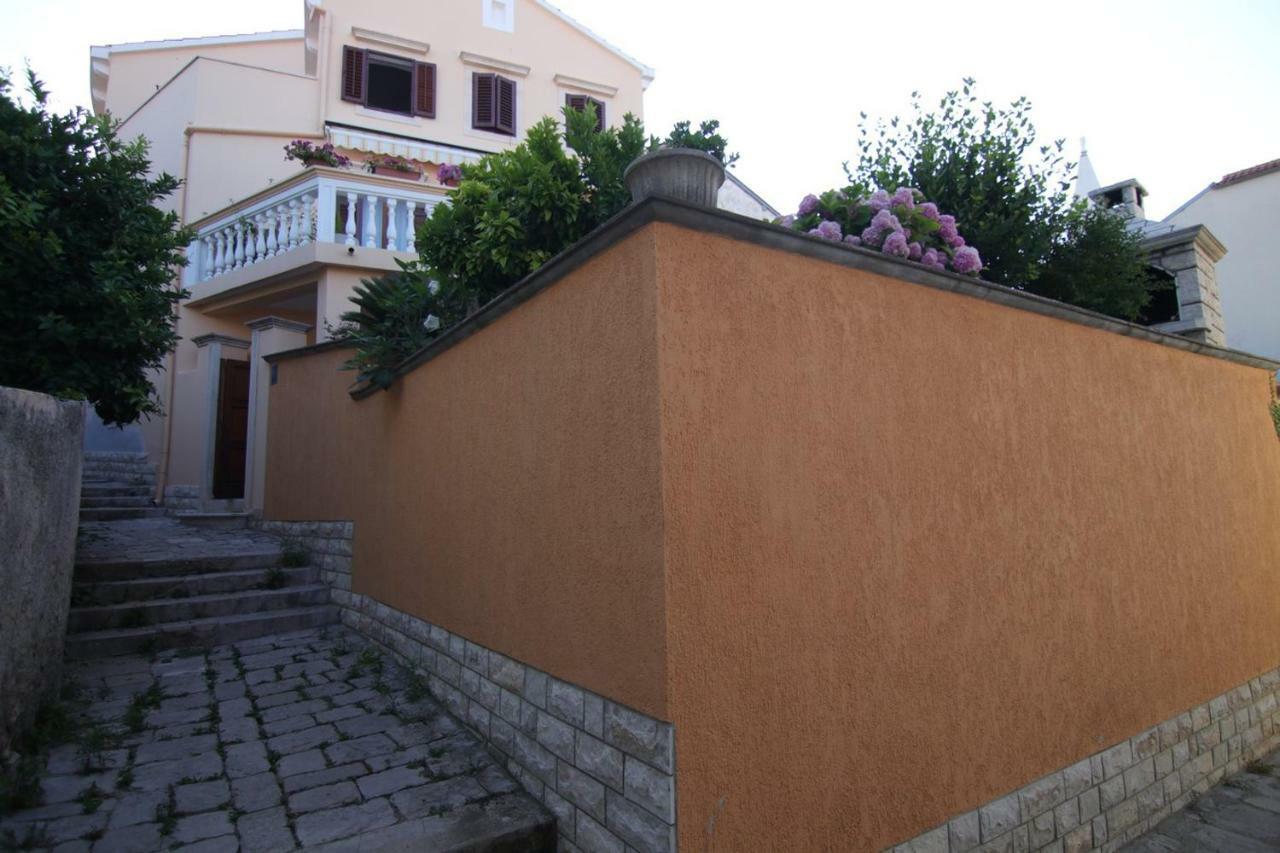 מאלי לוסיניי App With A Lovely Patio מראה חיצוני תמונה