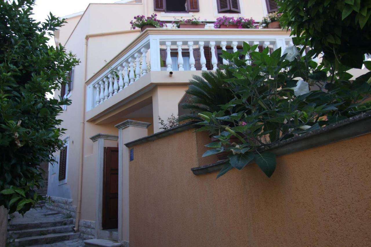 מאלי לוסיניי App With A Lovely Patio מראה חיצוני תמונה